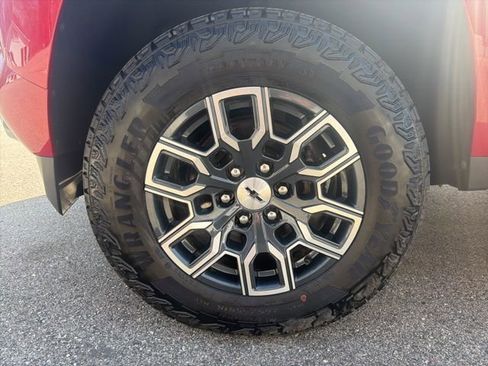 Certified 2024 Chevrolet Colorado Z71 w/ Z71 Convenience Package 2 AWD/4WD image 9