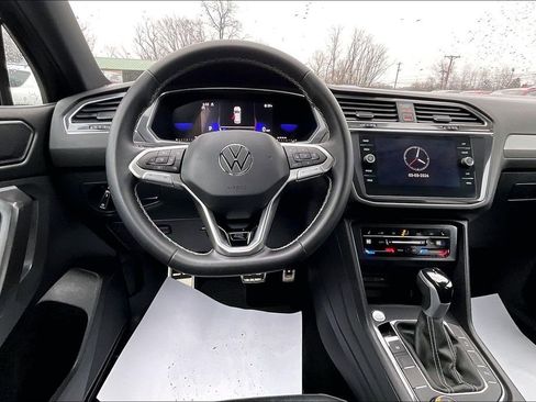 Used 2023 Volkswagen Tiguan SE R-Line image 5