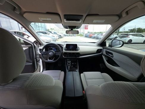 Used 2023 Nissan Rogue SV image 25