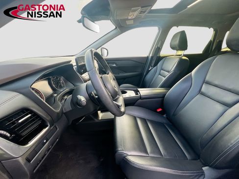 Used 2023 Nissan Rogue SL w/ SL Premium Package image 29