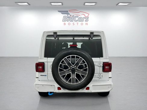 Used 2022 Jeep Wrangler Unlimited Sahara image 5