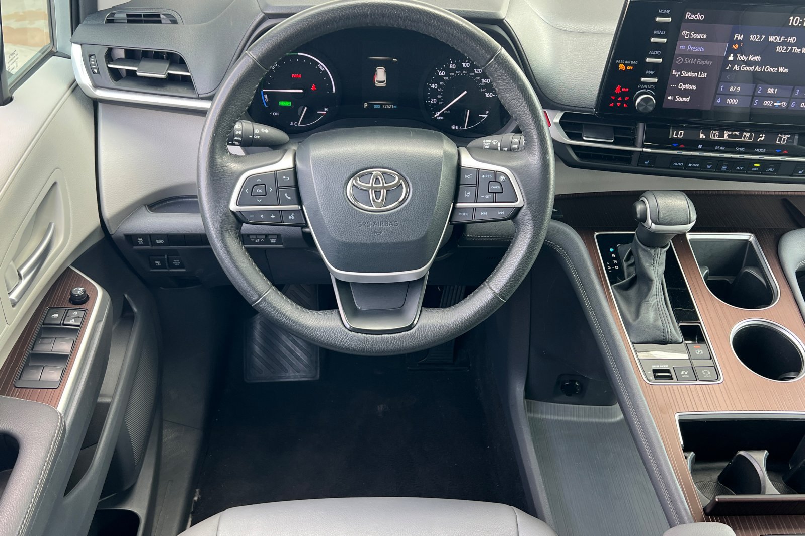 Used 2024 Toyota Sienna XLE FWD image 14