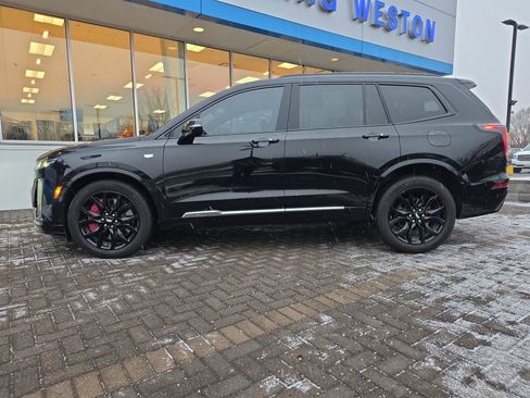 Used 2023 Cadillac XT6 Sport w/ Platinum Package image 2