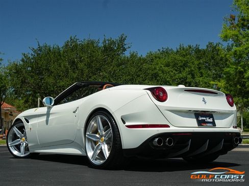 Used 2017 Ferrari California T RWD image 53