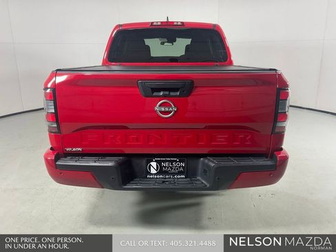 Used 2022 Nissan Frontier SV w/ Technology Package RWD image 7