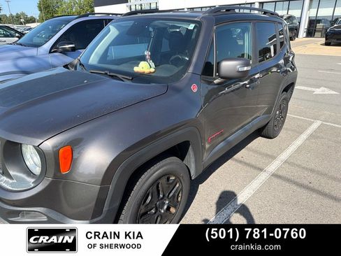 Used 2018 Jeep Renegade Trailhawk w/ Cold Weather Group II AWD/4WD image 1