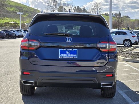 New 2025 Honda Pilot Sport image 5
