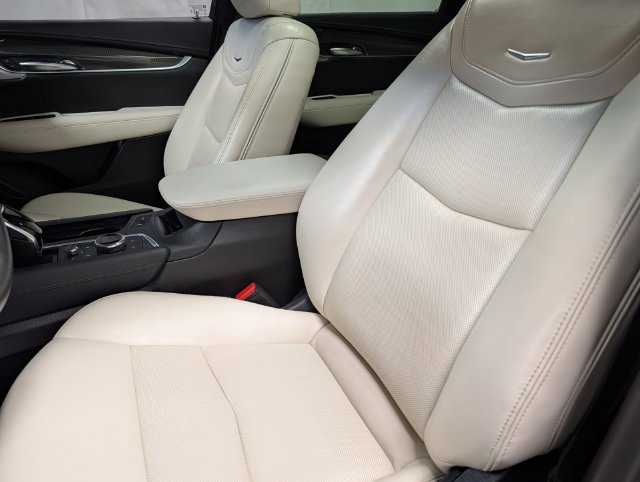 Certified 2023 Cadillac XT5 Sportv AWD/4WD image 9
