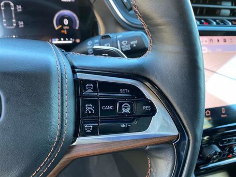 Used 2022 Jeep Grand Cherokee L Summit w/ Luxury Tech Group V image 18