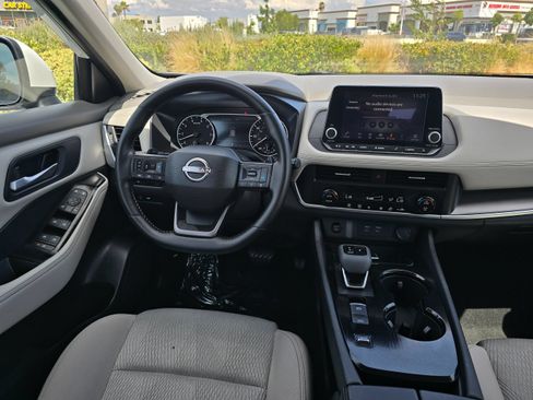 Used 2025 Nissan Rogue SV FWD image 23