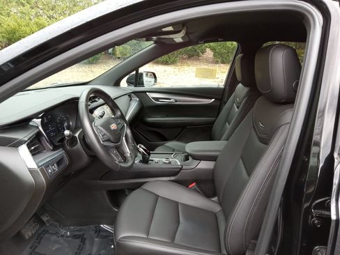 Certified 2023 Cadillac XT5 Luxury AWD/4WD image 11