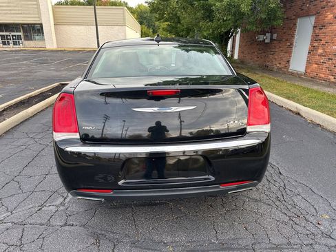 Used 2016 Chrysler 300 C image 6