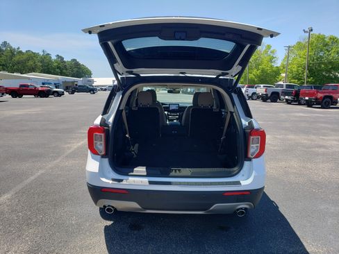 Used 2024 Ford Explorer Limited image 9