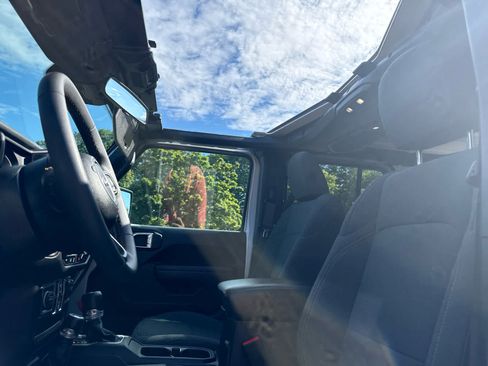 Used 2024 Jeep Wrangler Unlimited w/ Convenience Group AWD/4WD image 12