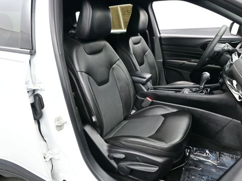 Used 2024 Jeep Compass Latitude w/ Convenience Group image 14