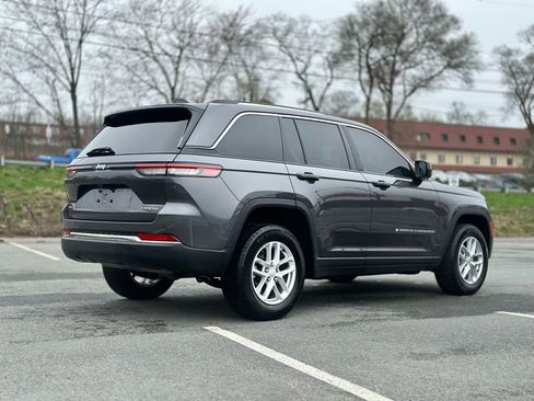 Used 2024 Jeep Grand Cherokee Laredo X AWD/4WD image 6