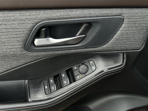 Certified 2023 Nissan Rogue SV image 22