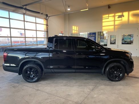 Used 2025 Honda Ridgeline Black Edition image 4