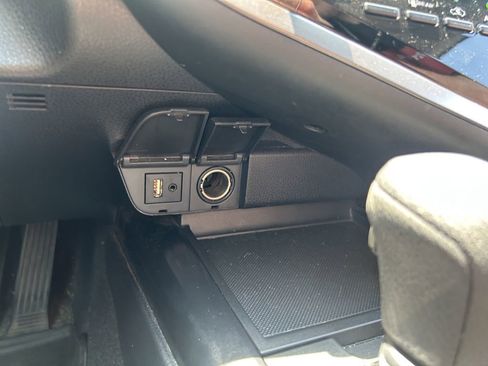 Used 2018 Toyota Camry LE FWD image 13
