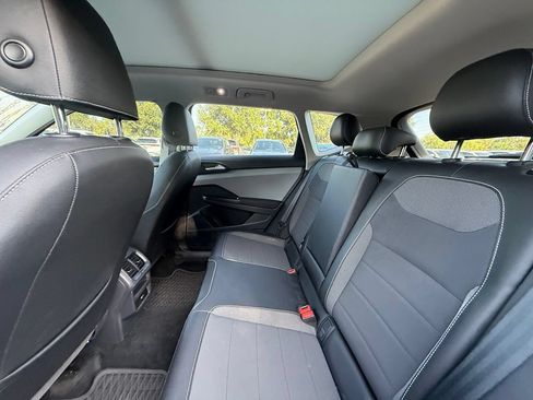 Used 2023 Volkswagen Taos SE w/ Panoramic Sunroof Package FWD image 14