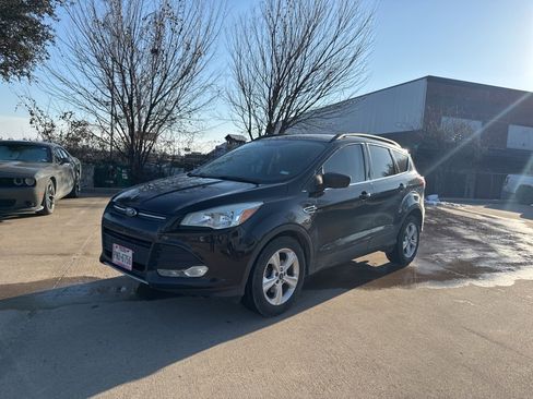 Used 2016 Ford Escape SE w/ Equipment Group 201A image 1