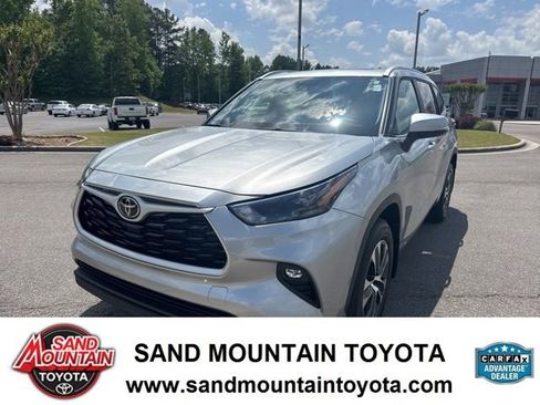Used 2024 Toyota Highlander XLE AWD/4WD image 7