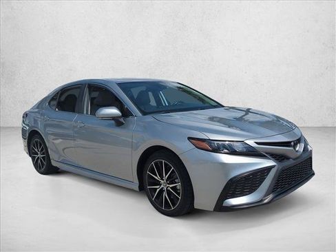 Certified 2023 Toyota Camry SE FWD image 3