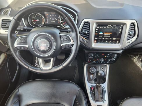 Used 2018 Jeep Compass Latitude w/ Popular Equipment Group AWD/4WD image 3