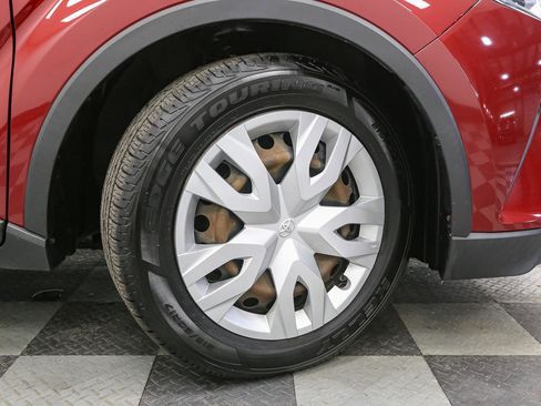 Used 2019 Toyota C-HR LE image 14