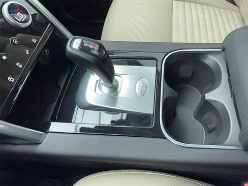 Used 2023 Land Rover Discovery Sport SE image 33