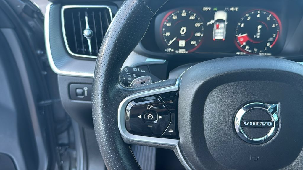 Used 2018 Volvo XC60 T6 R-Design w/ Convenience Package AWD/4WD image 11