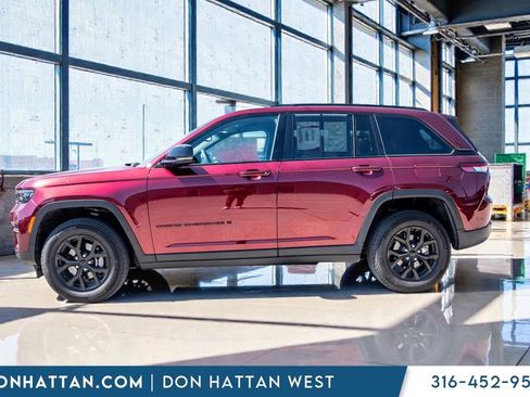 Used 2024 Jeep Grand Cherokee Laredo AWD/4WD image 2