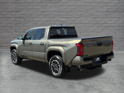 Used 2024 Toyota Tacoma TRD Sport AWD/4WD image 4
