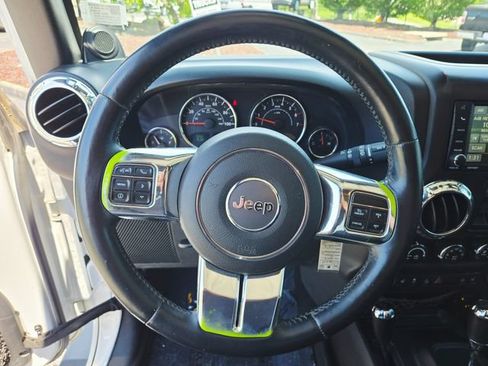 Used 2014 Jeep Wrangler Unlimited Sahara w/ Dual Top Group AWD/4WD image 12