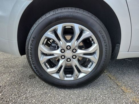 Used 2021 Buick Enclave Avenir w/ Avenir Technology Package FWD image 5