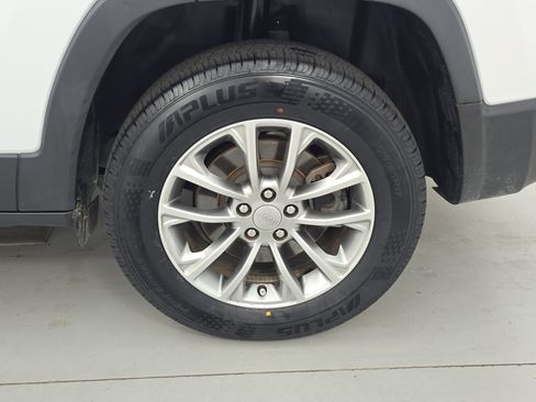 Used 2022 Jeep Cherokee Latitude Lux w/ Sun & Sound Group AWD/4WD image 32