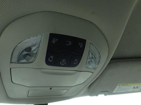 Certified 2024 Chrysler Pacifica Touring-L FWD image 28