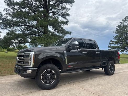 Used 2025 Ford F250 Platinum w/ Platinum Plus Package AWD/4WD image 1