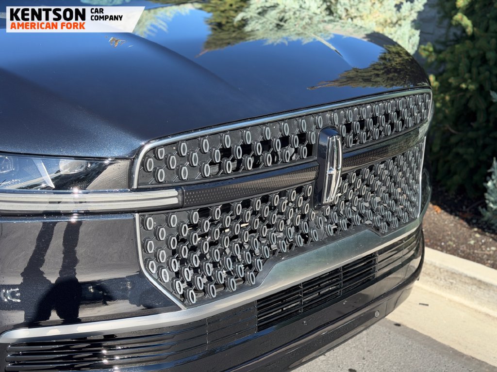 Used 2025 Lincoln Navigator Reserve AWD/4WD image 11