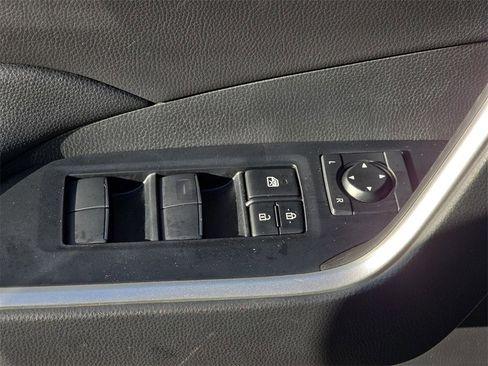 Used 2021 Toyota RAV4 XLE Premium image 26