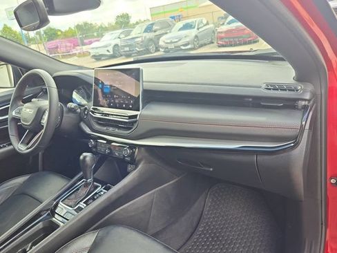 Used 2025 Jeep Compass Trailhawk AWD/4WD image 30