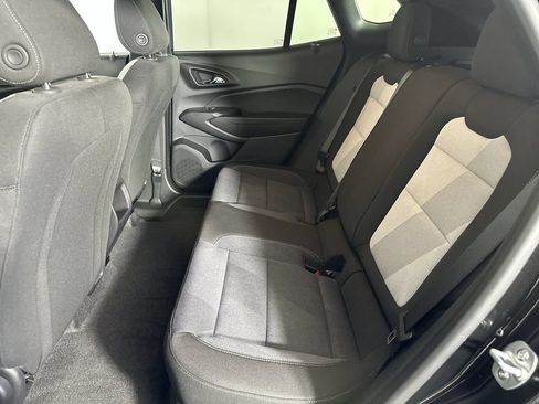 Used 2025 Chevrolet Trax RS w/ Sunroof Package FWD image 26
