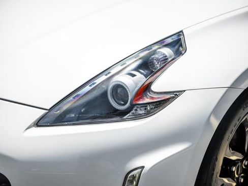 Used 2013 Nissan 370Z Coupe RWD image 37