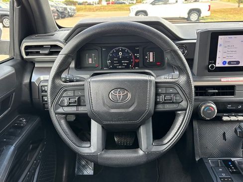 Used 2025 Toyota Tacoma SR5 AWD/4WD image 15