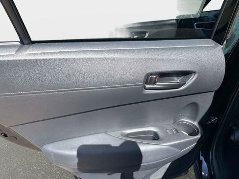 Used 2024 Toyota Corolla Cross AWD Hybrid w/ Moonroof Package image 11