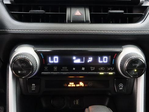 Used 2025 Toyota RAV4 XLE FWD image 20