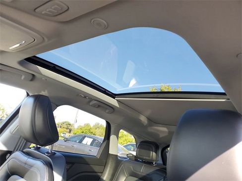 Used 2021 Lincoln Corsair AWD w/ Premium Package image 18