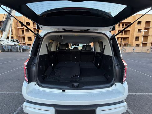 Used 2025 Nissan Armada SV image 34