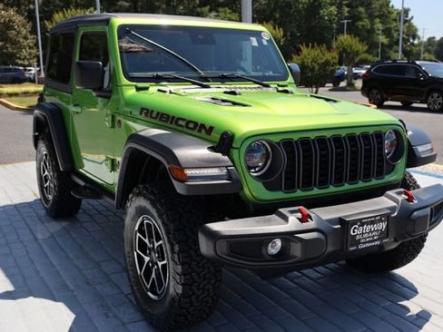 Used 2025 Jeep Wrangler Rubicon w/ Convenience Group AWD/4WD image 7