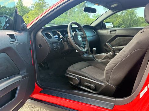 Used 2011 Ford Mustang Coupe w/ 101A Rapid Spec Order Code RWD image 10